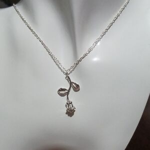 Silver Leaf Pendant Necklace